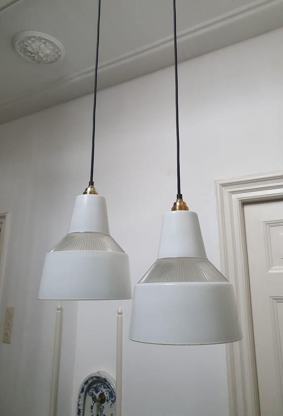 Image 1 of 2x Franse glazen vintage hanglampen