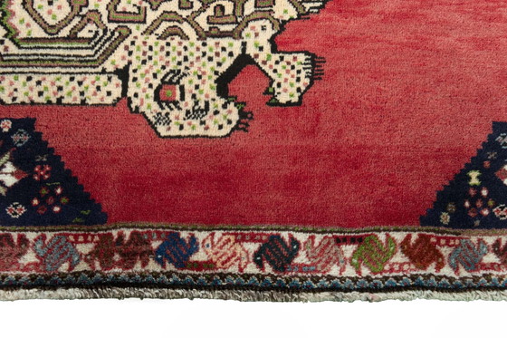 Image 1 of Handgeknoopt Gabbeh 141 X 113 cm Ghashghai tapijt - leeuwenmotief