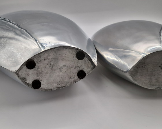 Image 1 of Set van 3 grote handgemaakte design aluminium vazen, gepolijst 