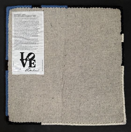 Image 1 of Robert Indiana: "Love (Stonian)". Tapijt. 