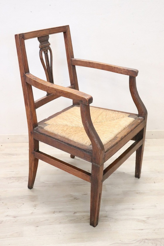Image 1 of Antieke rustieke leunstoel van hout met rieten zitting