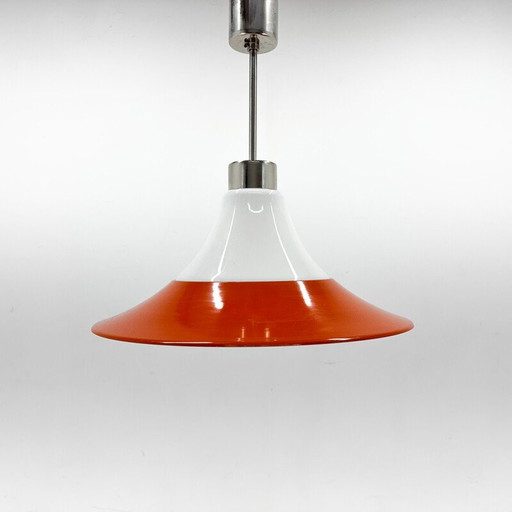 Mid-eeuwse hanglamp van opaline glas en metaal