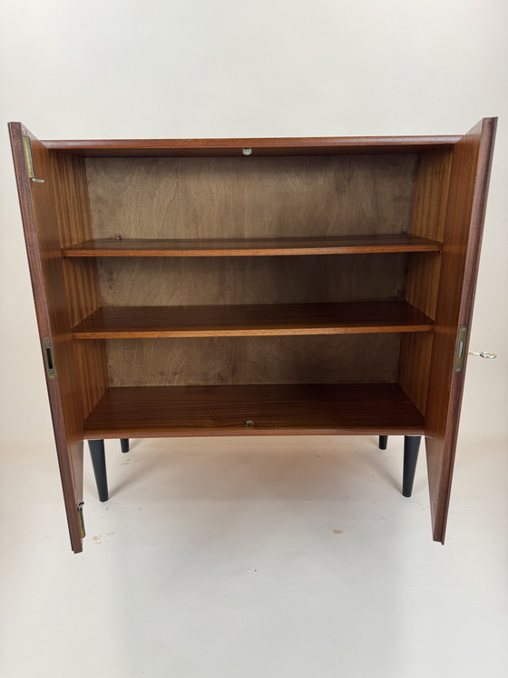 Image 1 of  Mid-Century Teak Kast – Slank & Afsluitbaar
