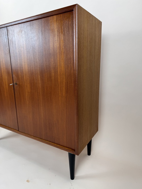Image 1 of  Mid-Century Teak Kast – Slank & Afsluitbaar