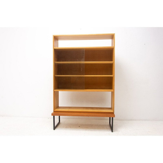 Image 1 of Boekenkast van mahoniehout en glas, Tsjecho-Slowakije 1970