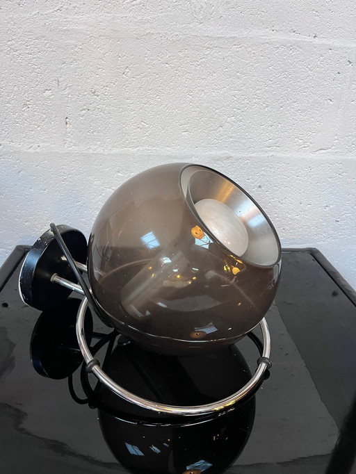 Globe wandlamp van Frank Ligtelijn voor Raak, Circa 1970.