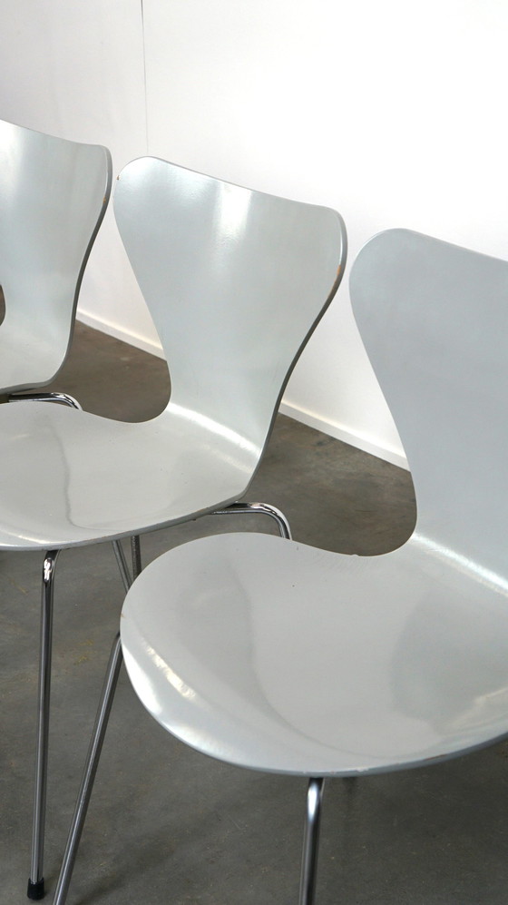 Image 1 of 4 x Originele grijze Fritz Hansen vlinder stoel uit 1984 Deens design