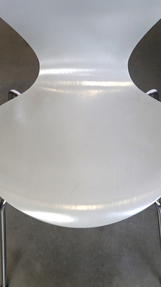 Image 1 of 4 x Originele grijze Fritz Hansen vlinder stoel uit 1984 Deens design