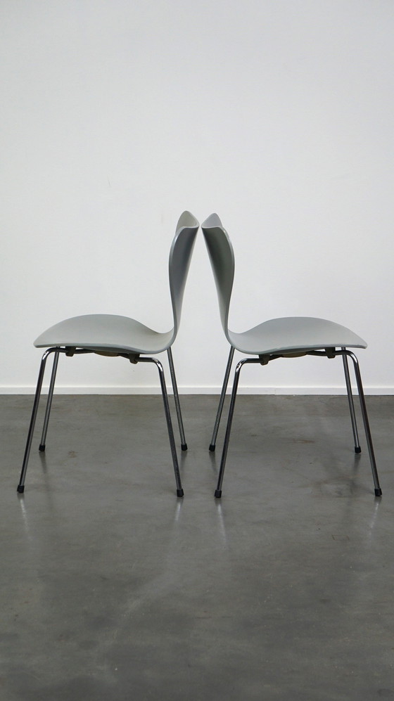 Image 1 of 4 x Originele grijze Fritz Hansen vlinder stoel uit 1984 Deens design