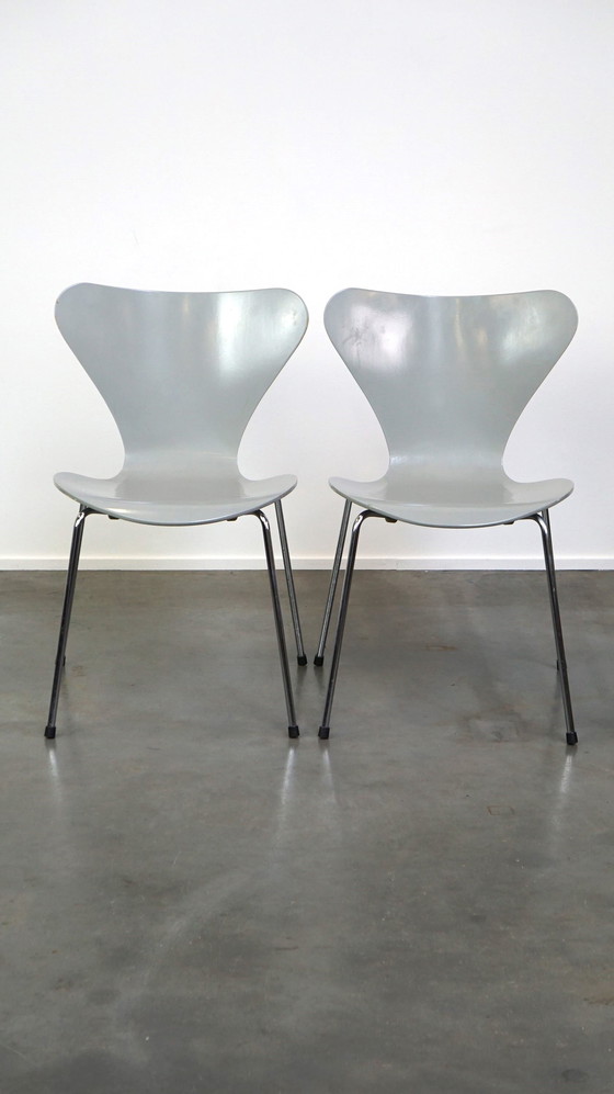 Image 1 of 4 x Originele grijze Fritz Hansen vlinder stoel uit 1984 Deens design