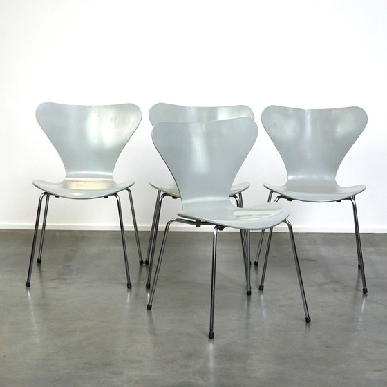 Image 1 of 4 x Originele grijze Fritz Hansen vlinder stoel uit 1984 Deens design