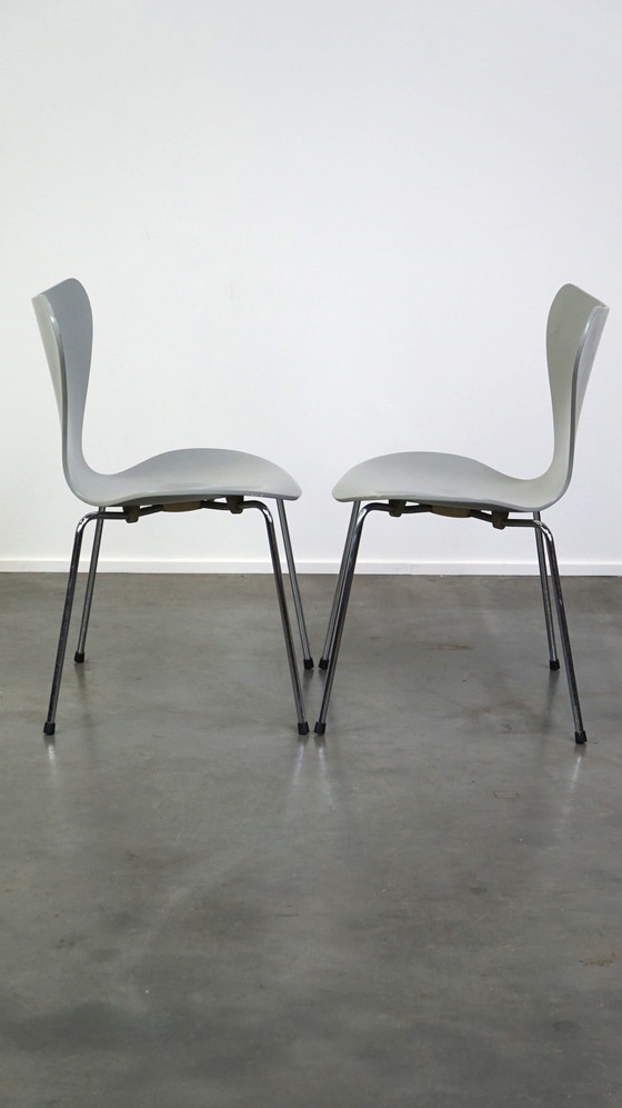 Image 1 of 4 x Originele grijze Fritz Hansen vlinder stoel uit 1984 Deens design