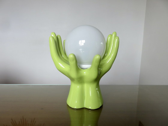 Image 1 of Lamp van groen keramiek "handen", vintage witte opalen bol