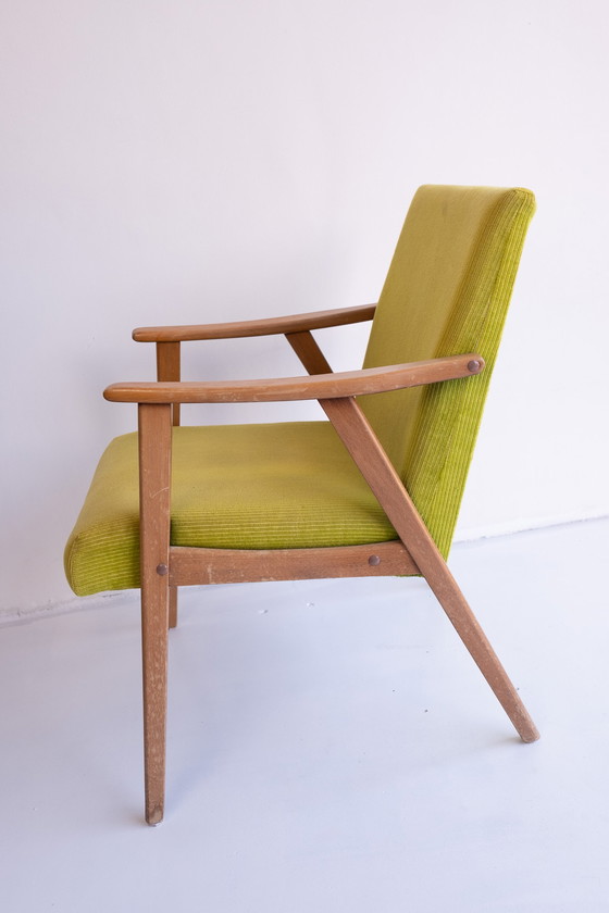 Image 1 of Vintage fauteuil met limekleur ribstof bekleding