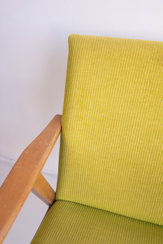 Image 1 of Vintage fauteuil met limekleur ribstof bekleding