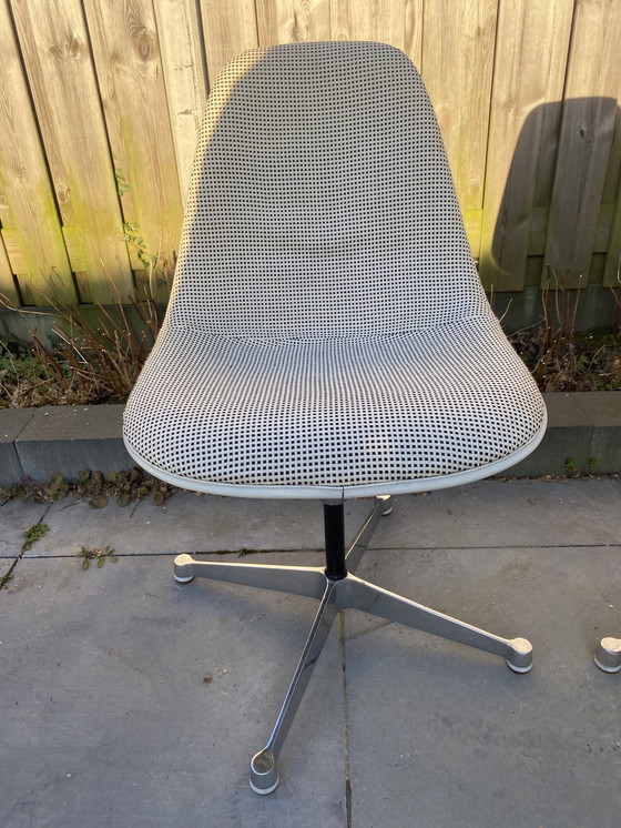 Image 1 of 4x Eames Herman Miller Kuipstoelen Sixties