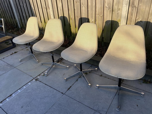 4x Eames Herman Miller Kuipstoelen Sixties