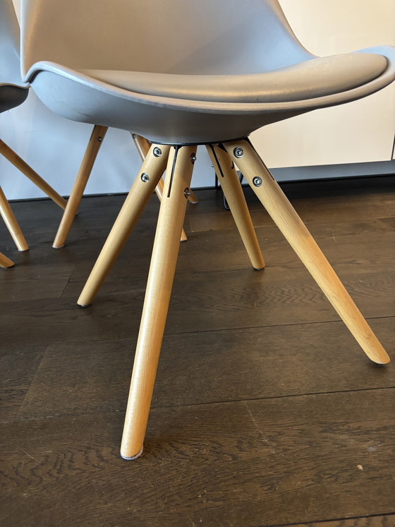 Image 1 of 4x grijze eetkamerstoelen