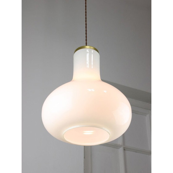 Image 1 of Vintage hanglamp van messing en opaline glas, Italië