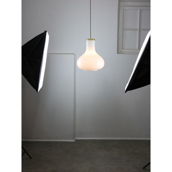 Image 1 of Vintage hanglamp van messing en opaline glas, Italië