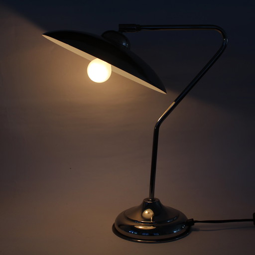 Bauhaus verchroomde lamp uit het ruimte tijdperk