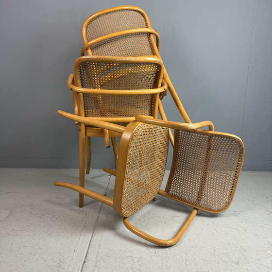 Image 1 of 3 St. Thonet Praag 811 Stoelen