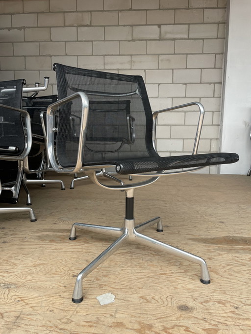 Vitra Eames Ea108 Zwart Netweave/Alu