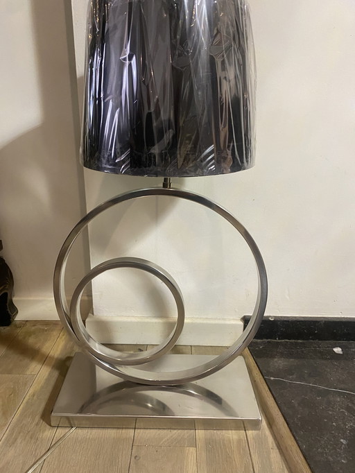 Moderne lamp met nieuwe lampenkap