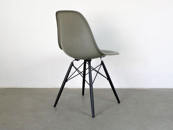 Image 1 of Vitra Dsw Originele Glasfiber In Raw Umber Design Charles Eames