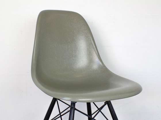 Image 1 of Vitra Dsw Originele Glasfiber In Raw Umber Design Charles Eames