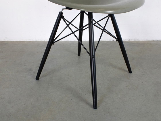 Image 1 of Vitra Dsw Originele Glasfiber In Raw Umber Design Charles Eames