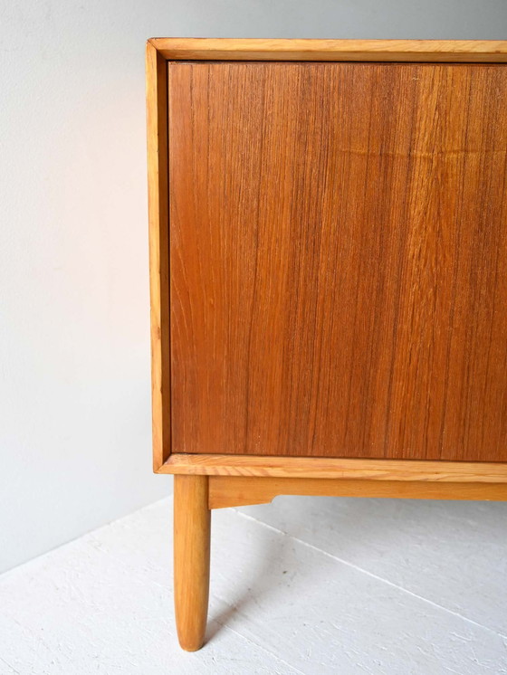 Image 1 of 1960S Scandinavisch teak dressoir met eiken poten, Vintage Scandinavisch dressoir