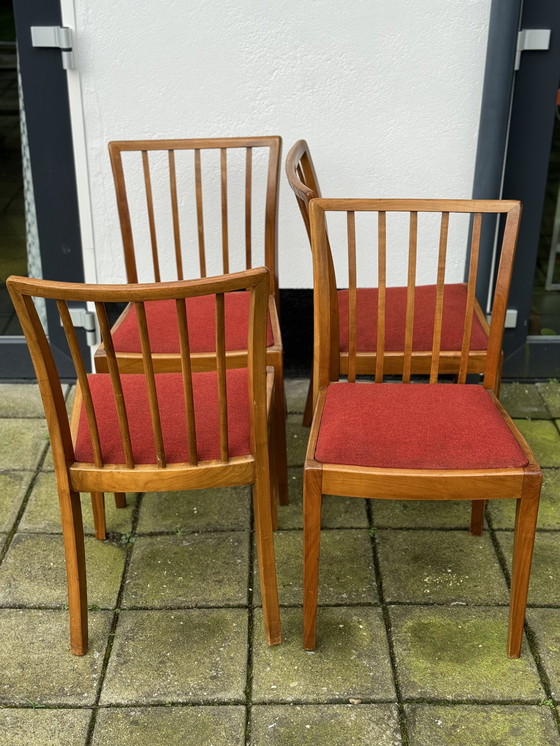 Image 1 of Vintage gemengd houten ronde tafel en 4x stoelen