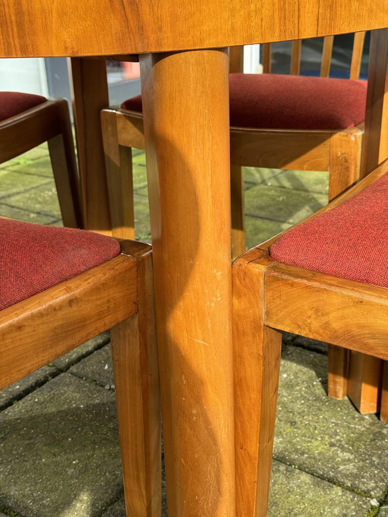 Image 1 of Vintage gemengd houten ronde tafel en 4x stoelen