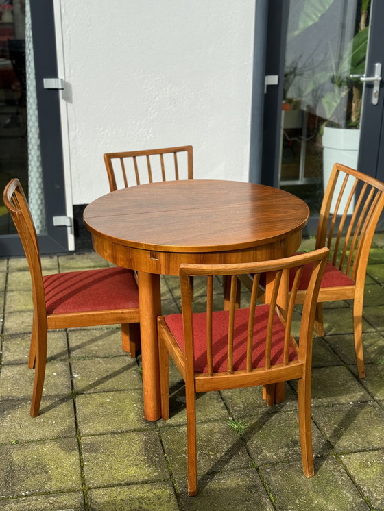 Image 1 of Vintage gemengd houten ronde tafel en 4x stoelen