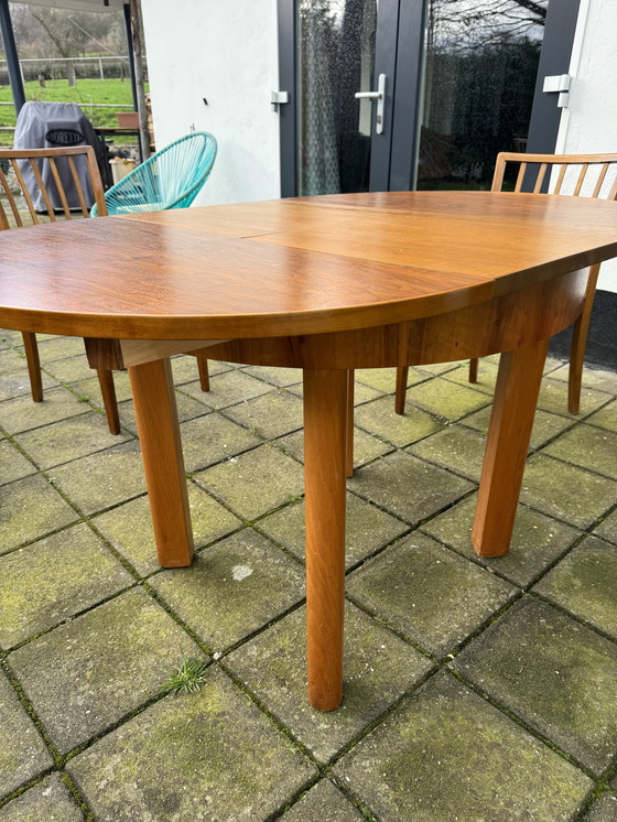 Image 1 of Vintage gemengd houten ronde tafel en 4x stoelen