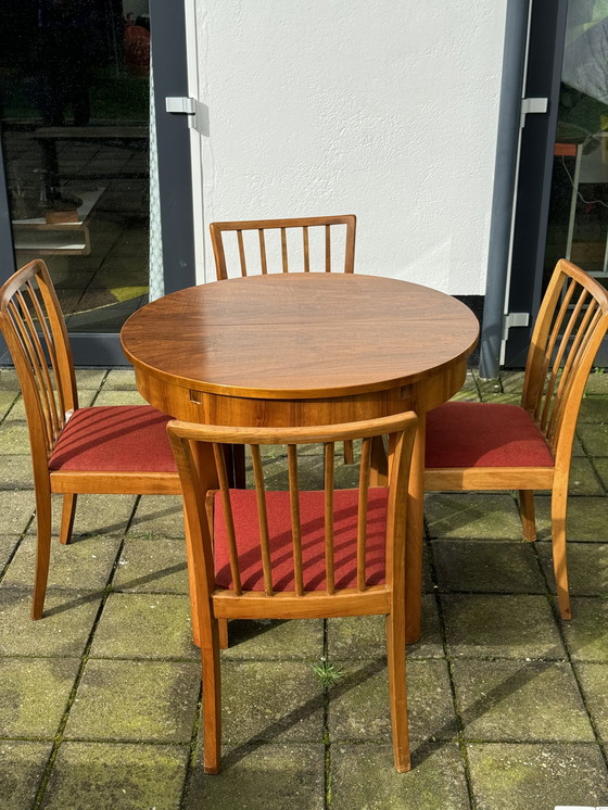 Image 1 of Vintage gemengd houten ronde tafel en 4x stoelen