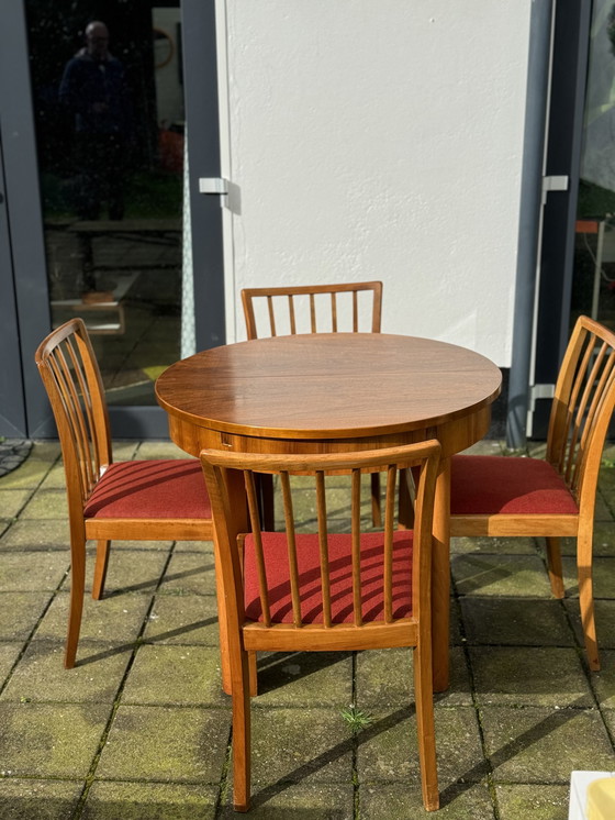 Image 1 of Vintage gemengd houten ronde tafel en 4x stoelen