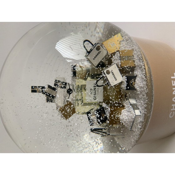 Image 1 of Vintage gemotoriseerde sneeuwbol chanel N-5