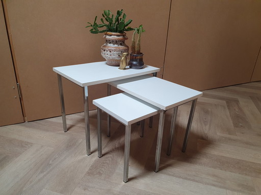 Mimiset Chroom/Wit. Vintage Nesting Tables. 