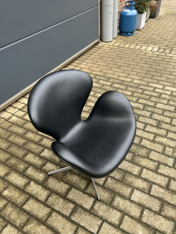 Image 1 of Originele Zwart Lederen Fritz Hansen Swan Chair Topstaat!