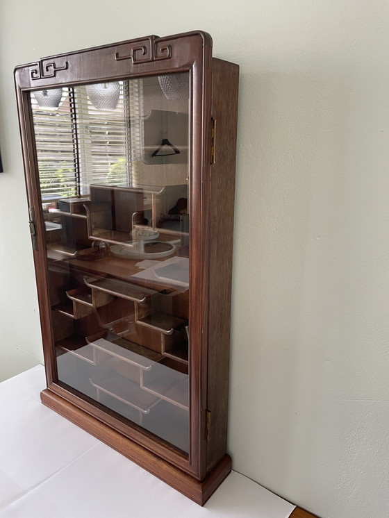 Image 1 of Vintage Chinees Wandkast/ Vitrinekast