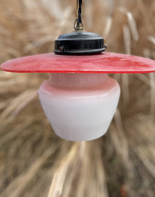 Een vintage glazen lamp uit de jaren 1940