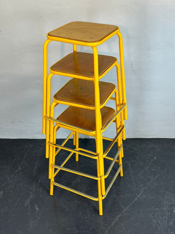 Image 1 of Mullca Industriële Franse Stapelstoelen - Set Van Vier