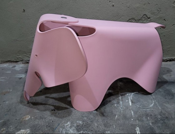 Image 1 of Charles & Ray Eames - Vitra - Olifant - Roze