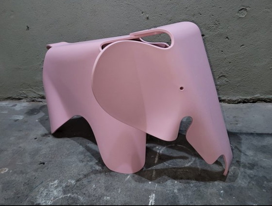 Image 1 of Charles & Ray Eames - Vitra - Olifant - Roze