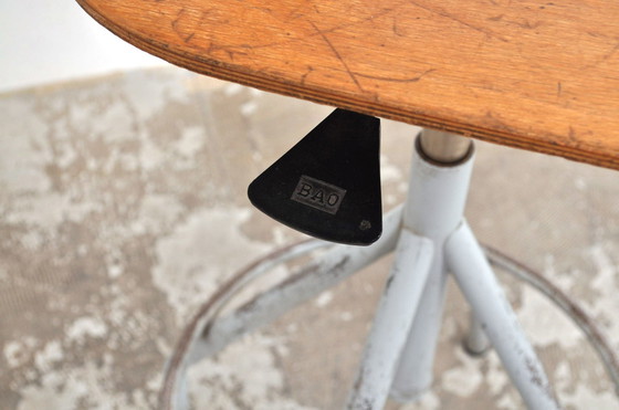 Image 1 of Vintage Franse atelierstoel