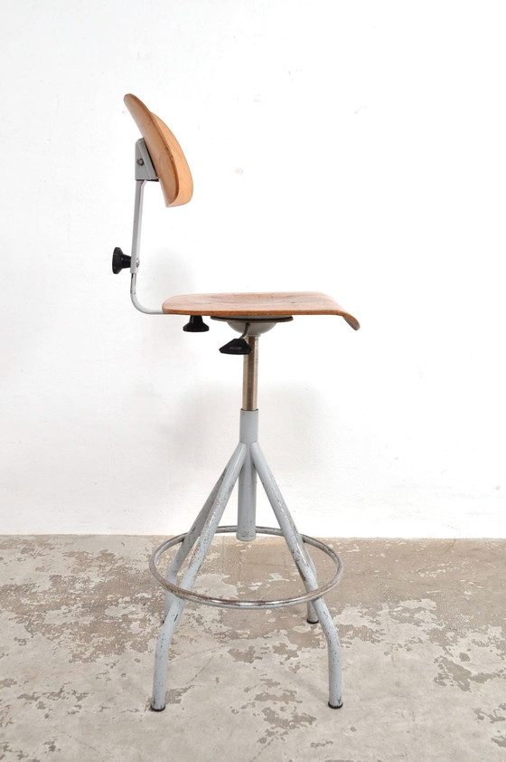 Image 1 of Vintage Franse atelierstoel