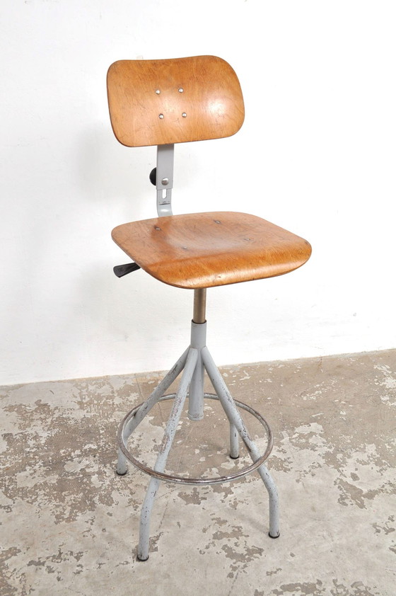 Image 1 of Vintage Franse atelierstoel