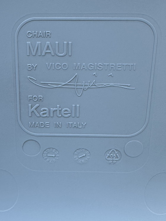 Image 1 of Kartell Maui 3 stoelen met armleggers.